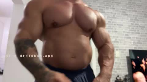 Snapshot of couplemuscle40 chatting on 05/09/26, 03:50 couplemuscle40 online show from 05/09/26, 03:50