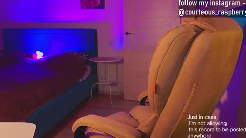 Snapshot of courteous_raspberrrry chatting on 01/28/25, 03:14 Rose Roys my online show from 01/28/25, 03:14