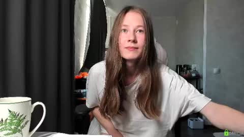 Snapshot of courtney_luv chatting on 06/17/26, 01:23 Im Courtney Nice to meet youFollow meInstagram courtneyluv778 online show from 06/17/26, 01:23