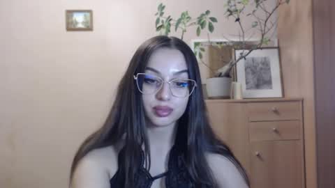 Courtney online show from 02/11/25, 06:01