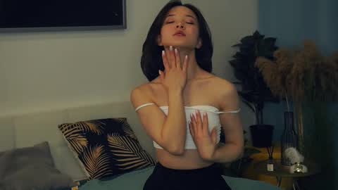 Yui online show from 03/02/25, 12:32