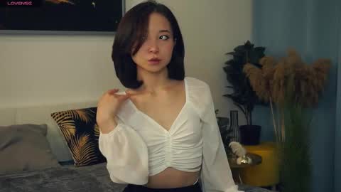 Yui online show from 03/06/25, 07:57