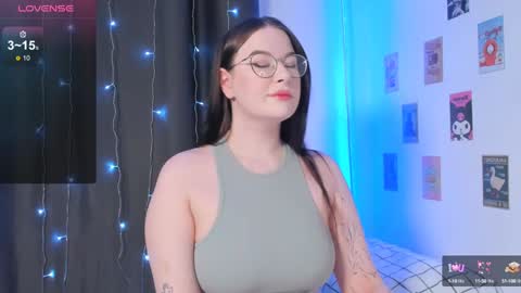 Snapshot of coy_amina_ chatting on 12/17/24, 05:29 Lilith online show from 12/17/24, 05:29