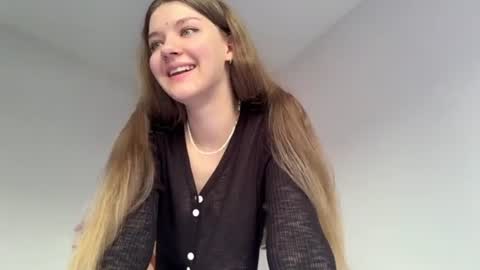 Snapshot of coyness_geneva chatting on 02/06/25, 06:08 Geneva online show from 02/06/25, 06:08