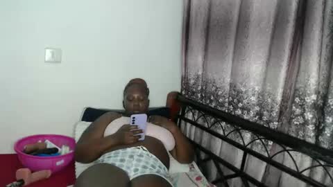 Snapshot of cozy_dion chatting on 06/04/26, 06:36 Erykah online show from 06/04/26, 06:36