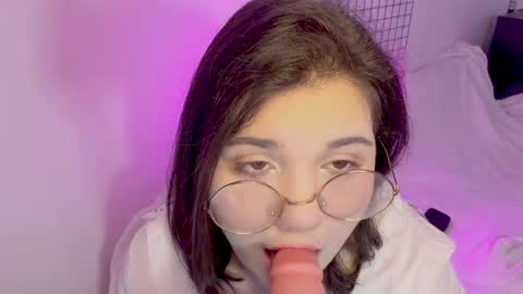 Snapshot of cozypeony chatting on 04/01/26, 06:25 Cozy online show from 04/01/26, 06:25