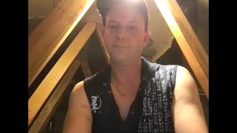 Snapshot of crash__gothic chatting on 01/04/25, 03:29 CrashGothic online show from 01/04/25, 03:29