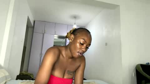 Snapshot of crave_meslowly chatting on 07/23/26, 03:43 Taliee online show from 07/23/26, 03:43