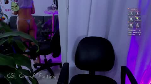 Snapshot of crazy01fantasy chatting on 12/27/24, 07:40 Laura online show from 12/27/24, 07:40