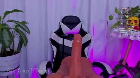 Snapshot of crazy01fantasy chatting on 01/16/25, 09:05 Laura online show from 01/16/25, 09:05