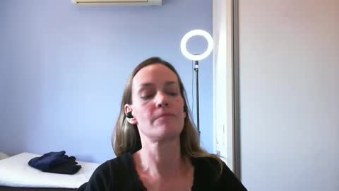 Anny online show from 11/12/25, 03:45