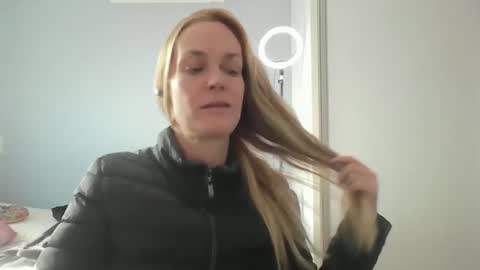 Snapshot of crazyanny chatting on 05/11/26, 05:32 Anny online show from 05/11/26, 05:32