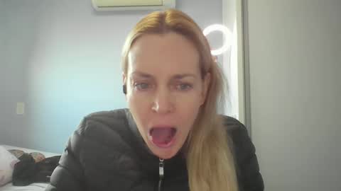 Snapshot of crazyanny chatting on 05/12/26, 10:45 Anny online show from 05/12/26, 10:45