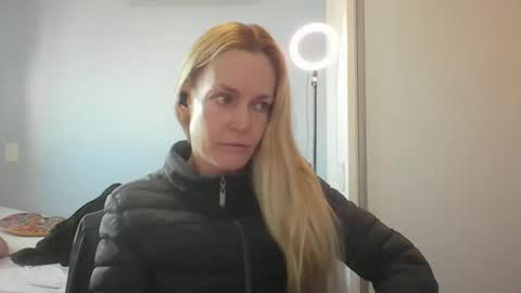 Snapshot of crazyanny chatting on 05/13/26, 12:13 Anny online show from 05/13/26, 12:13