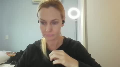 Snapshot of crazyanny chatting on 05/19/26, 10:54 Anny online show from 05/19/26, 10:54