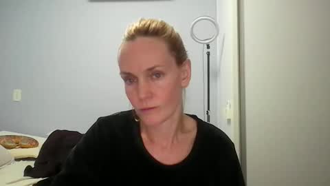 Snapshot of crazyanny chatting on 06/01/26, 12:34 Anny online show from 06/01/26, 12:34