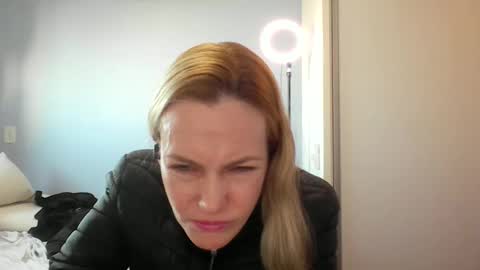 Snapshot of crazyanny chatting on 06/03/26, 10:51 Anny online show from 06/03/26, 10:51