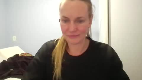 Snapshot of crazyanny chatting on 06/08/26, 12:36 Anny online show from 06/08/26, 12:36