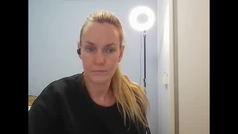 Snapshot of crazyanny chatting on 06/10/26, 10:52 Anny online show from 06/10/26, 10:52