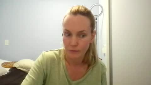 Snapshot of crazyanny chatting on 06/15/26, 12:24 Anny online show from 06/15/26, 12:24
