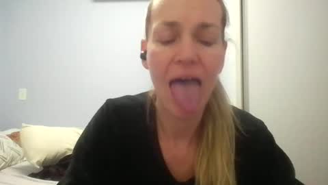 Snapshot of crazyanny chatting on 06/23/26, 12:30 Anny online show from 06/23/26, 12:30