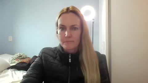 Snapshot of crazyanny chatting on 07/24/26, 12:25 Anny online show from 07/24/26, 12:25