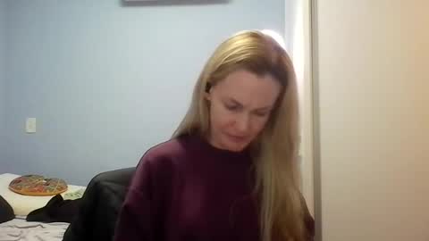Snapshot of crazyanny chatting on 07/27/26, 12:23 Anny online show from 07/27/26, 12:23