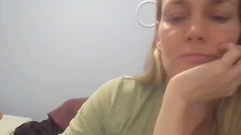 Snapshot of crazyanny chatting on 07/31/26, 12:21 Anny online show from 07/31/26, 12:21