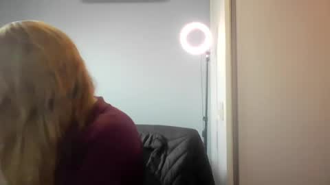 Snapshot of crazyanny chatting on 08/03/26, 10:54 Anny online show from 08/03/26, 10:54