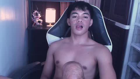 Snapshot of crazyasiancum chatting on 02/14/25, 03:36 Zion online show from 02/14/25, 03:36