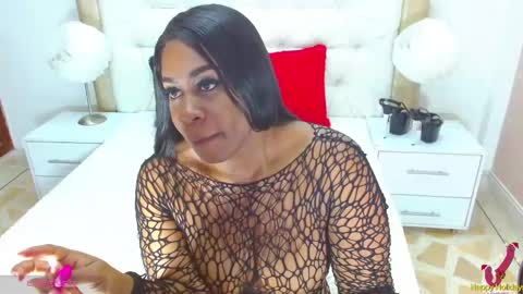 Snapshot of crazybigass chatting on 01/05/25, 12:53 Sara online show from 01/05/25, 12:53