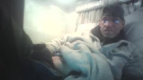 Snapshot of crazybuilder1 chatting on 11/30/25, 02:48 crazybuilder1 online show from 11/30/25, 02:48