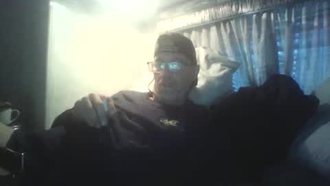 Snapshot of crazybuilder1 chatting on 12/15/25, 01:26 crazybuilder1 online show from 12/15/25, 01:26