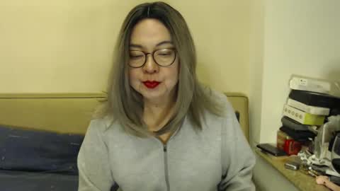 Snapshot of crazychika chatting on 12/13/24, 07:10 Kelly online show from 12/13/24, 07:10