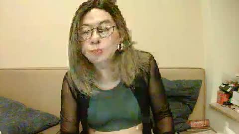 Snapshot of crazychika chatting on 10/19/25, 03:34 Kelly online show from 10/19/25, 03:34