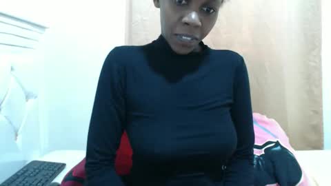 Snapshot of crazyebonie chatting on 09/23/25, 06:16 Ebonie online show from 09/23/25, 06:16