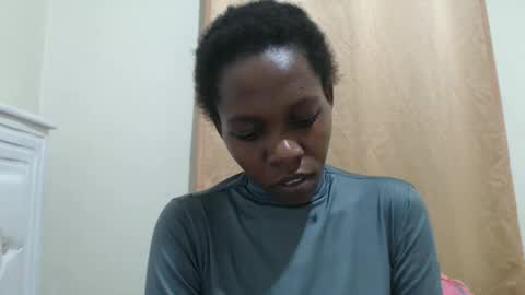 Snapshot of crazyebonie chatting on 09/27/25, 05:40 Ebonie online show from 09/27/25, 05:40