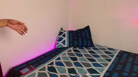 Snapshot of crazyfantasies_ chatting on 02/11/26, 05:45 Mely online show from 02/11/26, 05:45