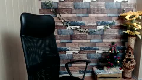 crazyfox_ online show from 12/26/24, 11:21