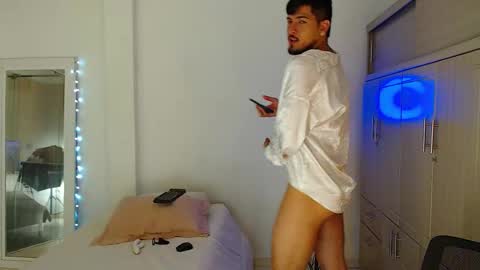 Snapshot of crazyybull chatting on 11/12/25, 06:03 Bull online show from 11/12/25, 06:03