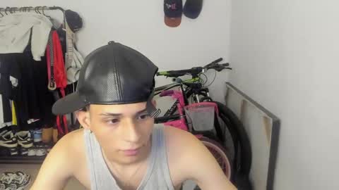 crazzy_master1 online show from 04/22/26, 06:42