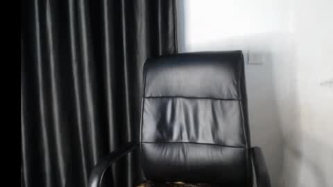 Snapshot of creamy_juicypussy chatting on 09/09/25, 06:51 Lady jasmine online show from 09/09/25, 06:51