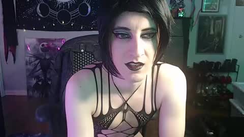 Snapshot of creamy_lust chatting on 02/23/25, 01:13 Sylvia online show from 02/23/25, 01:13
