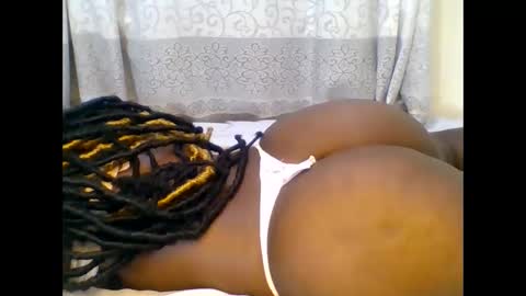 Snapshot of creamypussy15 chatting on 12/19/25, 08:49 MARY online show from 12/19/25, 08:49