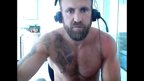 Snapshot of creatureofbeauty chatting on 05/18/26, 06:25 creatureofbeauty online show from 05/18/26, 06:25