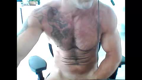 Snapshot of creatureofbeauty chatting on 05/28/26, 04:48 creatureofbeauty online show from 05/28/26, 04:48