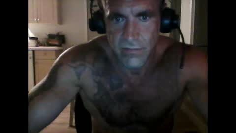 Snapshot of creatureofbeauty chatting on 05/30/26, 05:04 creatureofbeauty online show from 05/30/26, 05:04