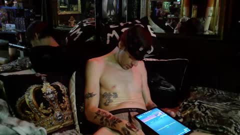 Snapshot of crescentx chatting on 12/14/25, 02:33 Damien Mourningstar online show from 12/14/25, 02:33