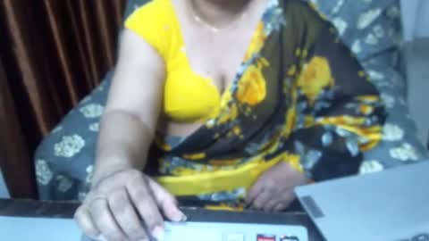 Snapshot of crezybhabihot chatting on 01/18/25, 10:39 Sonika69 online show from 01/18/25, 10:39