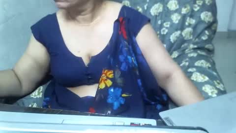 Snapshot of crezybhabihot chatting on 01/27/25, 08:28 Sonika69 online show from 01/27/25, 08:28